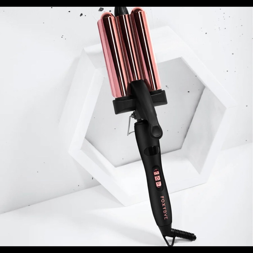 Brand new in box Foxybae Triple Waver
